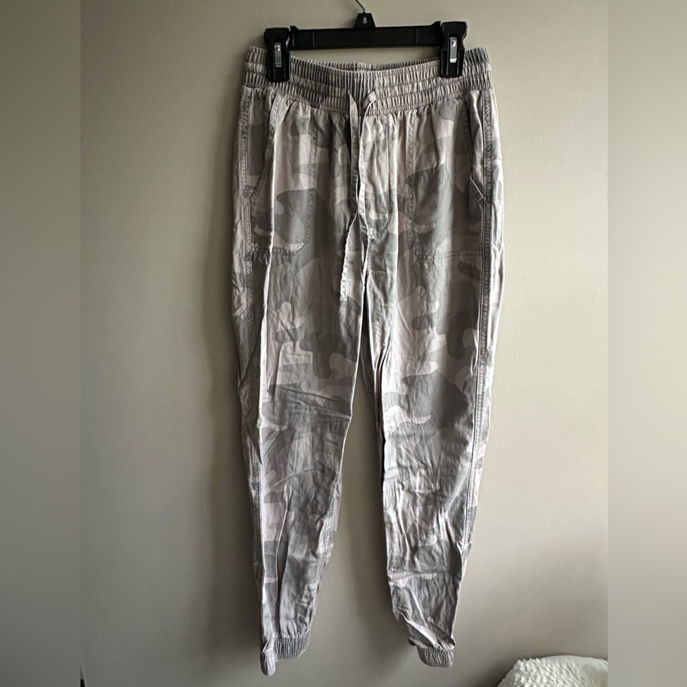 Hollister, ultra high-rise camo jogger, cuffed ankle
